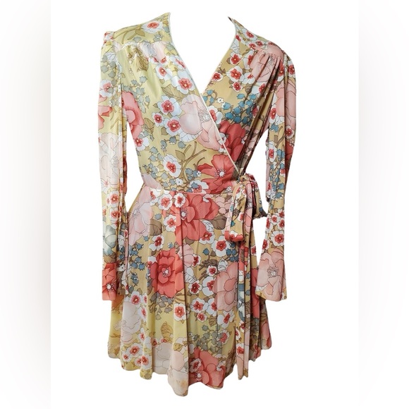 Vintage 70s Flower Power Long Sleeve Wrap Dress (as seen on ViaDonna Magazine) 6 - Picture 1 of 3